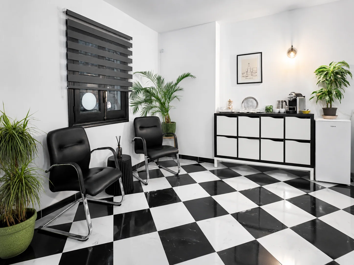 Client seating at the Casa Direct office